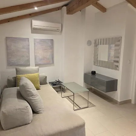 Robi Apartman *